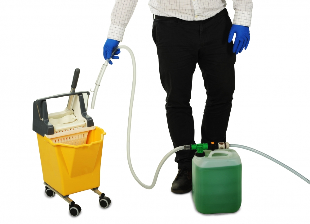 Portable dispensing system for chemical concentrates Unidoz dosing equipment